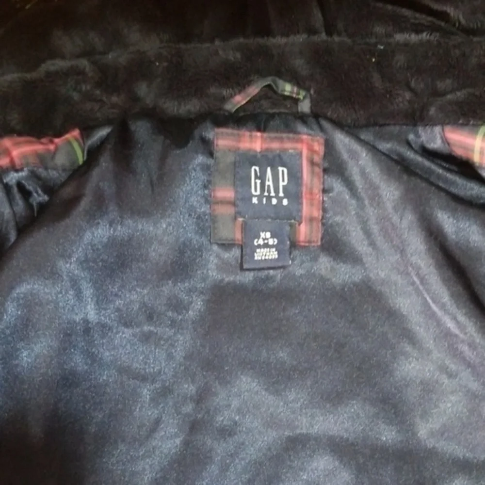 Gap kids vest size 4/5‎